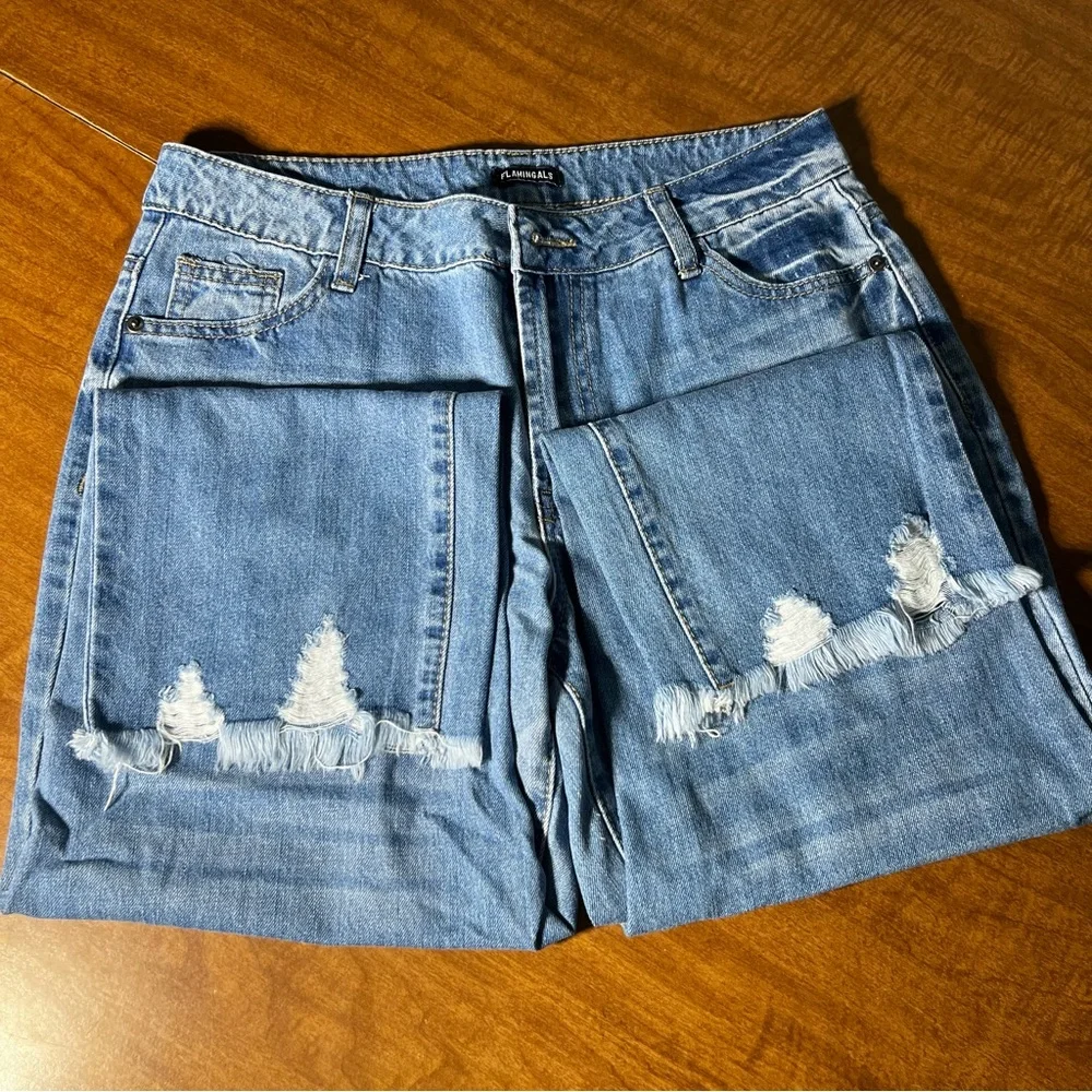 Flamingals | Women’s Jeans | Size M | Crop Ripped Raw Hem | Distressed Mom Pants - Picture 8 of 9